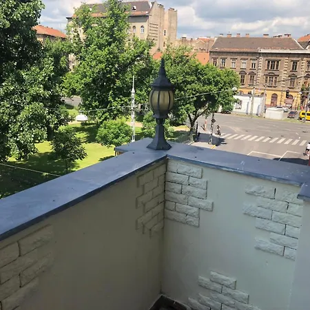 Kalvaria With Balcony And Ac * Budapešť